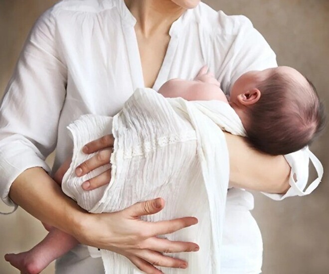 Một mình mẹ nuôi con khôn lớn (Ảnh minh họa)