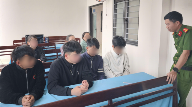 Công an xã Trà Đốc mời 4 thanh thiếu niên cùng phụ huynh đến làm việc liên quan đoạn clip lan truyền trên mạng xã hội. Ảnh: Công an TP Đà Nẵng.