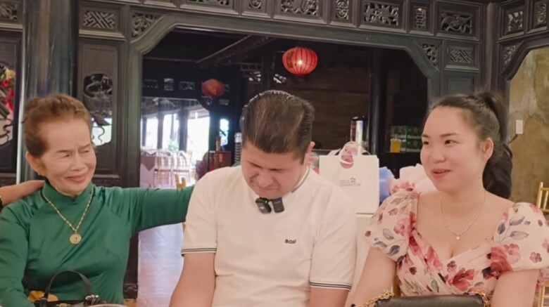 Chú Khánh nghẹn ngào bật khóc vì tủi thân