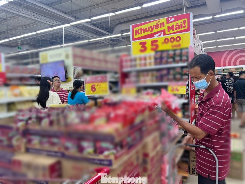 Doanh nghiệp bán lẻ cố gắng giữ giá, tăng hỗ trợ người tiêu dùng.