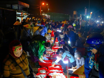 Tin tức - Cảng cá tấp nập, ngư dân phấn khởi trúng đậm hải sản ngày đầu năm mới