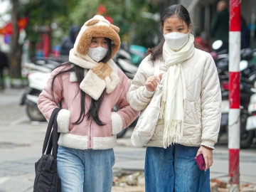 Hà Nội lạnh nhất từ đầu mùa đông, mặc nhiều lớp áo vẫn rét run