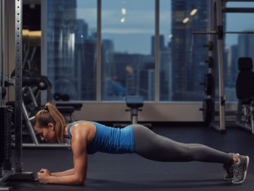 Sức khỏe - 4 bài tập buổi sáng giúp tăng cơ bụng nhanh hơn gập bụng