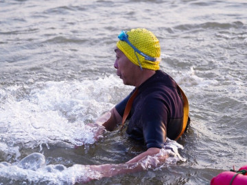 Thú tắm sông ngày rét của người Hà Nội