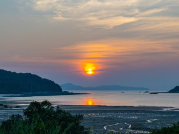 Độc lạ hòn đảo ngắm hoàng hôn, bình minh ở Quảng Ninh