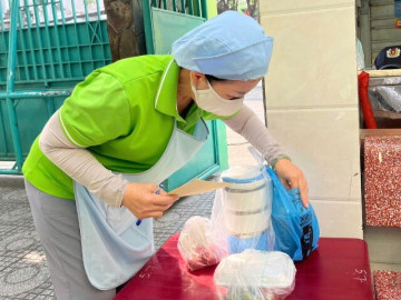 Chỉ đạo khẩn về bữa ăn bán trú sau nghi vấn thịt bẩn tuồn vào trường ở TP HCM