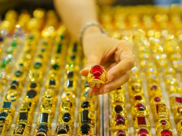 Chốt giá vàng hôm nay ngày 2/2 chưa ngừng giảm cực mạnh