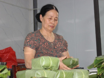 Làng nghề bánh chưng đỏ lửa suốt ngày đêm