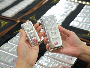 Bạc tăng phi mã rồi "sập", có phải đã bị "làm giá" quá mức?
