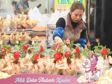Người dân Hà Nội hối hả đi chợ sắm Tết, giá cả tăng vọt, gà cánh tiên gần 1 triệu đồng/con vẫn đắt khách