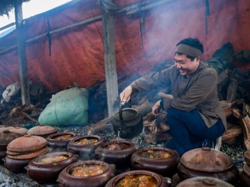 Tin tức - Cá kho làng Vũ Đại tiền triệu hút khách, cao điểm tháng Tết kho hàng nghìn niêu