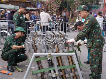Cận cảnh các trận địa pháo hoa ở Hà Nội trước thời khắc đón Giao thừa