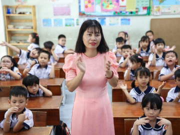 Tin tức - Ngày đầu trở lại trường sau Tết, giáo viên nhận tin vui về tiền thưởng