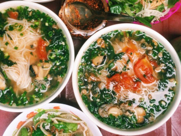 Khách Hàn đến Hà Nội 3 ngày tăng 5kg, nói gì về 5 quán ăn phải xếp hàng dài?