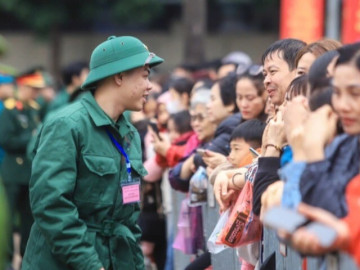 Hình ảnh đẹp về thanh niên Hà Nội lên đường nhập ngũ