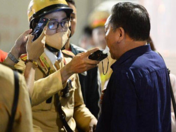 Tin tức - Điều tra vụ tài xế có nồng độ cồn, gây tai nạn liên hoàn trên phố Hà Nội