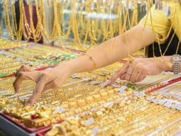 Giá vàng hôm nay mới nhất (7/3) đảo chiều tăng vọt: Nhà vàng liên tục "cháy hàng"