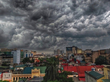 Cảnh báo dông, lốc, sét và mưa lớn cục bộ tại khu vực nội thành Hà Nội