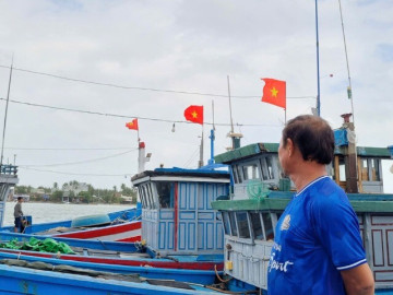 Giá xăng dầu tăng vọt, ngư dân "cân não" trước chuyến biển đầu năm