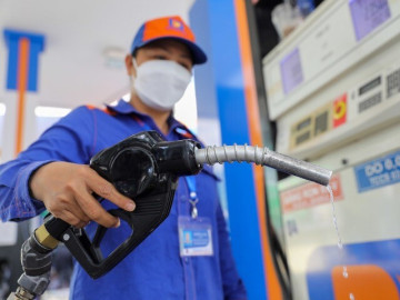 Giá xăng dầu hôm nay 12/3: Bật tăng trở lại, trong nước lao dốc cực mạnh