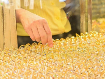 Giá vàng hôm nay 15/3: USD mạnh lên, vàng lao dốc