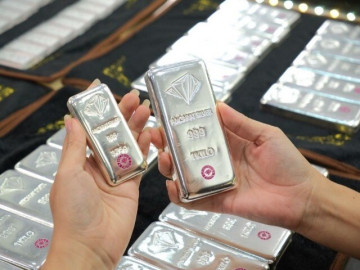 Giá bạc hôm nay 16-3: Giảm nhanh hơn thế giới, người mua bạc lại "méo mặt"