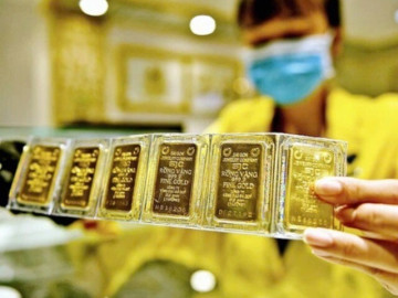 Sau cú rơi 8 triệu đồng/lượng, tiệm vàng xuất hiện cảnh hiếm gặp