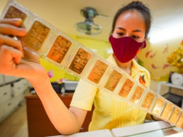 Giá vàng trong nước giảm nhưng vẫn neo cao so với thế giới