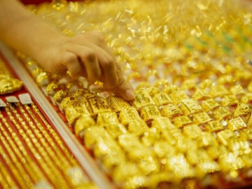 Tin tức - Giá vàng hôm nay 24/3: Lao dốc không phanh rồi dần hồi phục