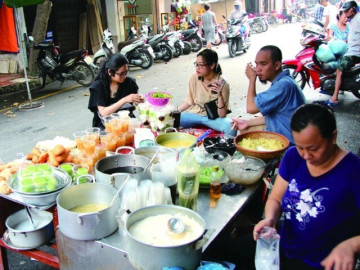 Ở Hải Phòng có khu chợ nhà giàu, nổi tiếng với những món ăn vặt kiểu sang chảnh, xách về đủ hải sản tươi sống