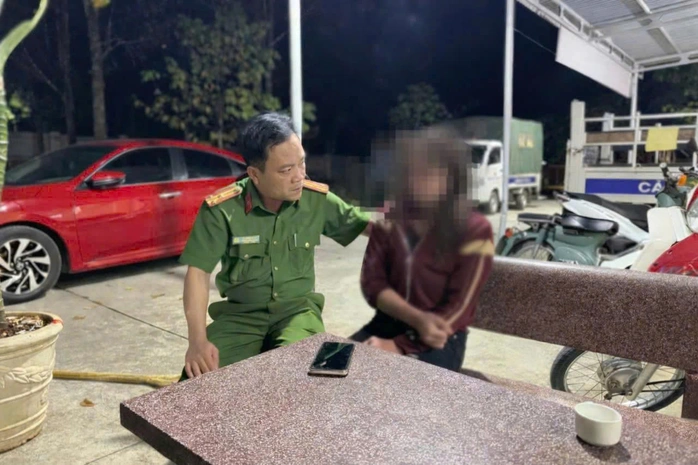 Lực lượng công an động viên người phụ nữ nhảy sông tự tử