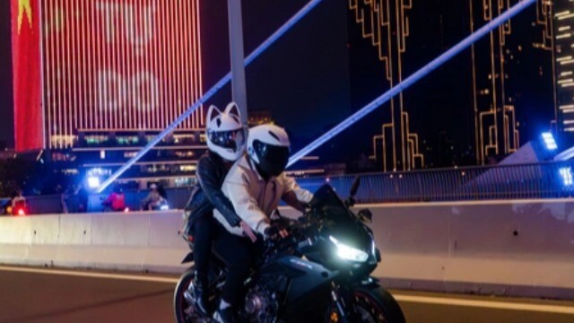 VIDEO: “Cơn sốt” quay phim cùng mô tô phân khối lớn