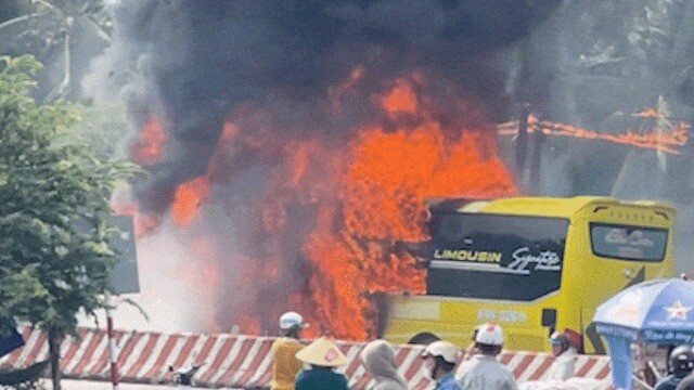 Tài xế và hành khách kể giây phút thoát khỏi xe giường nằm bốc cháy