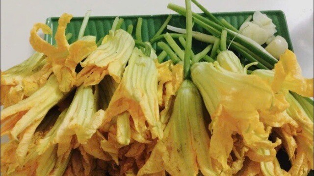 Cảnh báo trào lưu ăn hoa theo mạng xã hội, tiềm ẩn nhiều nguy cơ sức khỏe