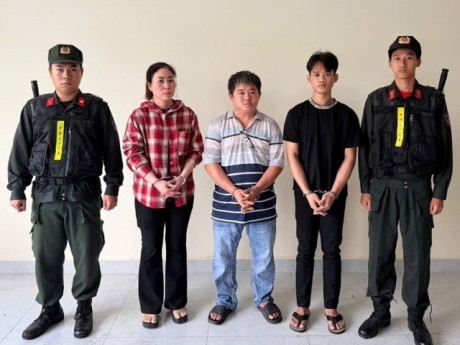 Công an TPHCM đột kích cơ sở sản xuất hàng trăm tấn mì trộn chất cấm suốt 10 năm qua