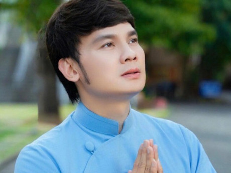 NSƯT Kim Tiểu Long từ Mỹ về nghẹn ngào khóc bên mộ con gái