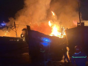 Clip Eva - 4 tàu cá ở Quảng Ngãi bốc cháy lúc rạng sáng