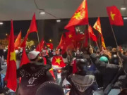 Clip Eva - Video người dân đổ ra đường lúc rạng sáng, đốt pháo hoa mừng U23 Việt Nam vào bán kết U23 châu Á