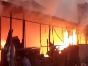 Clip Eva - Cháy lớn ở bãi phế liệu, người dân hoảng loạn di dời tài sản