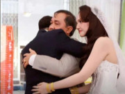 Clip Eva - Xúc động khoảnh khắc chú rể bật khóc, chạy theo xe ôm hôn bố vợ