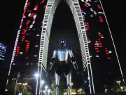 Clip Eva - Sốc: Robot Trung Quốc đi bộ 3 ngày xuyên thành phố, lập kỷ lục thế giới