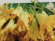 Clip Eva - Cảnh báo trào lưu ăn hoa theo mạng xã hội, tiềm ẩn nhiều nguy cơ sức khỏe