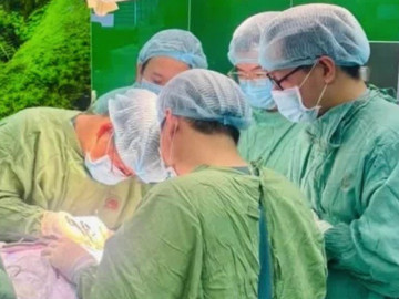 Khiêng vật nặng sai tư thế, nam thanh niên liệt tứ chi phải mổ khẩn