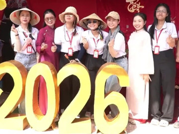 VIDEO: Sinh viên "hô biến" trái cây thành mâm ngũ quả điêu khắc tinh xảo