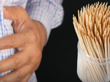 Người đàn ông bị thủng ruột vì một thói quen phổ biến của người Việt