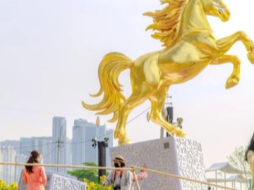 VIDEO: Những điểm "check-in" linh vật ngựa tại trung tâm TPHCM dịp Tết Bính Ngọ