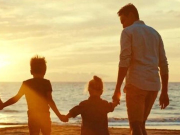 Nhiều người tưởng tiền là tất cả, nhưng gia đình hạnh phúc thật ra chỉ cần 4 điều rất giản đơn