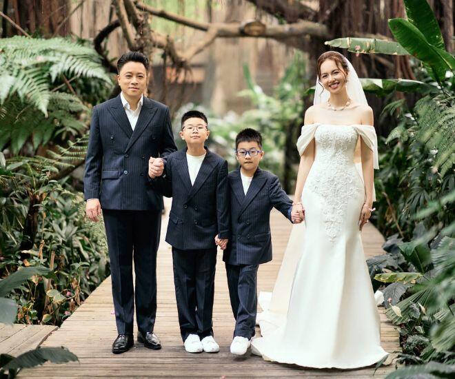 Đinh Ngọc Diệp đã dành những lời tâm tình đầy xúc động cho chồng nhân dịp kỷ niệm 10 năm ngày cưới.