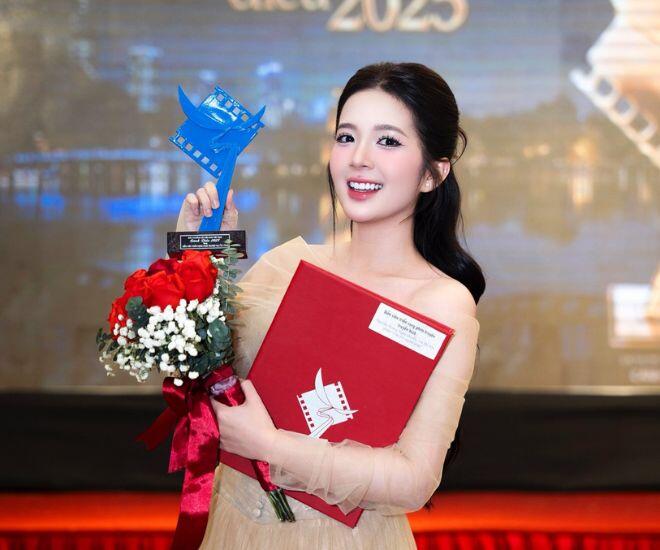 Nguyễn Hoàng Ngọc Huyền được xướng tên tại lễ trao giải Cánh Diều 2025.