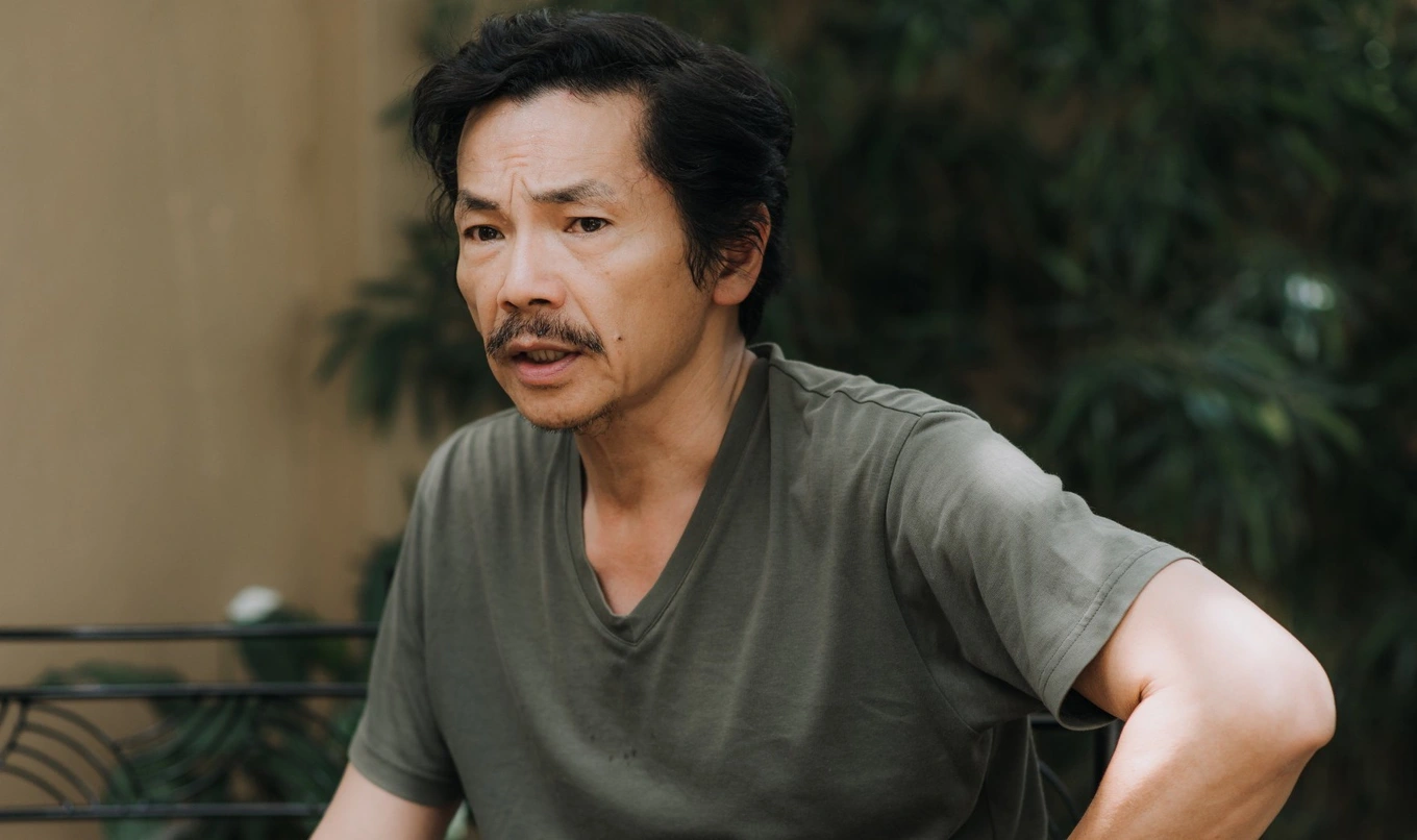 Cuộc sống của NSND Trung Anh ở tuổi trung niên khá êm đềm, nhưng tuổi thơ lại không mấy vui vẻ.